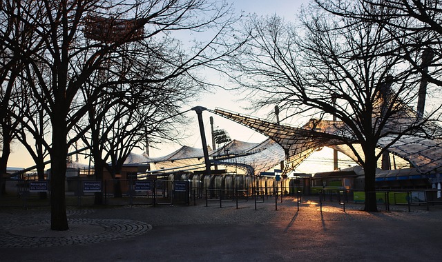 NBA：勇士险胜小牛 库里关键三分救主